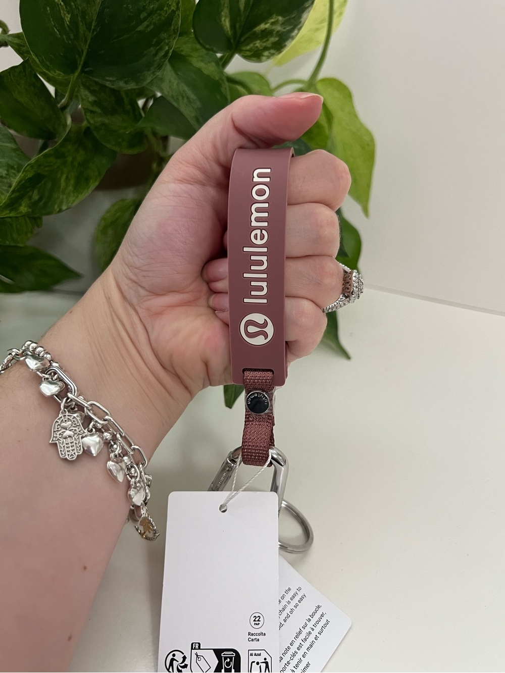NWT Lululemon Mauve Silicone Keychain - Picture 3 of 6